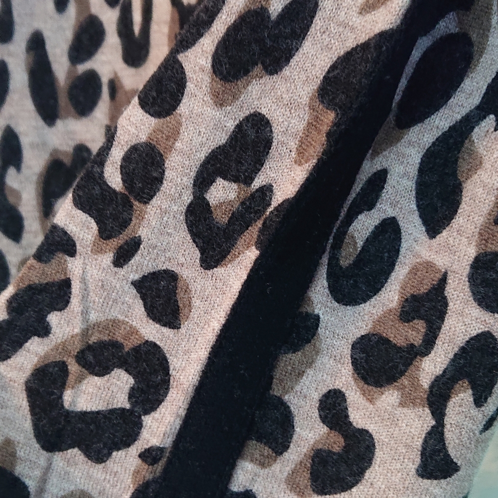 SUNDRY Cashmere Wool Leopard Sweatpants - Picture 8 of 10